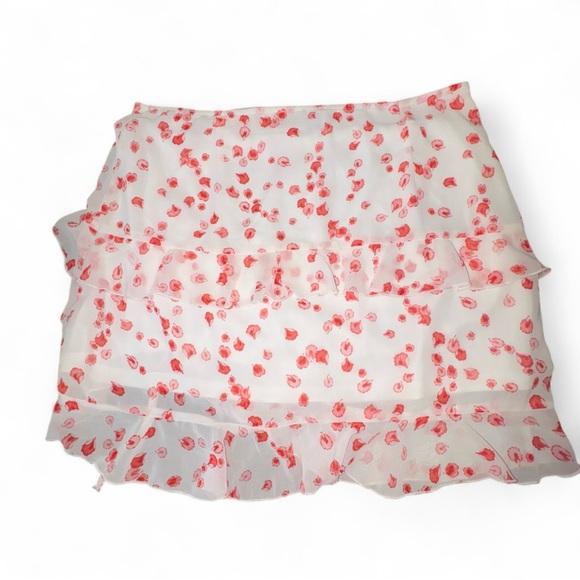 Princess Polly White and Red Ruffle Mini Skirt! - Picture 2 of 6